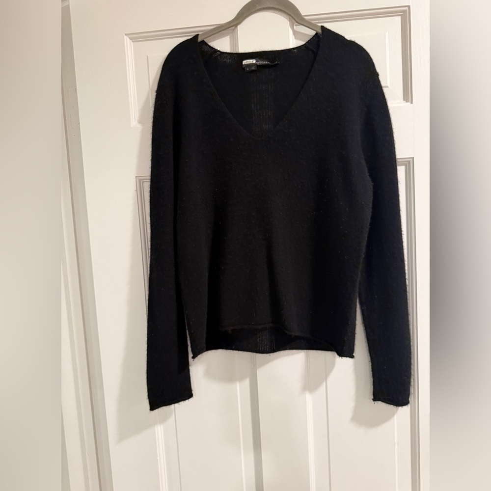 Cashmere360 Black V-Neck Sweater